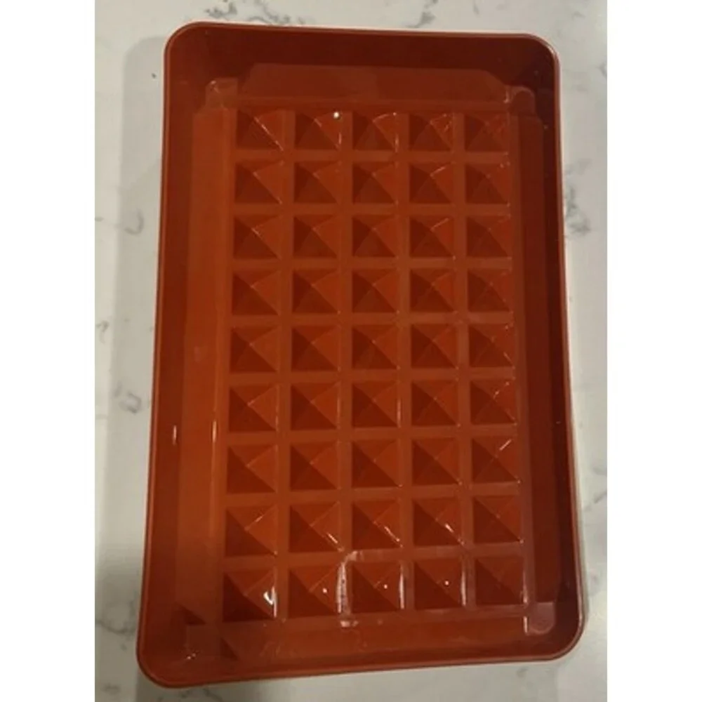 Vintage Tupperware 1292-4 Paprika Red Marinade Deli Bacon Hot Dog Keeper Storage